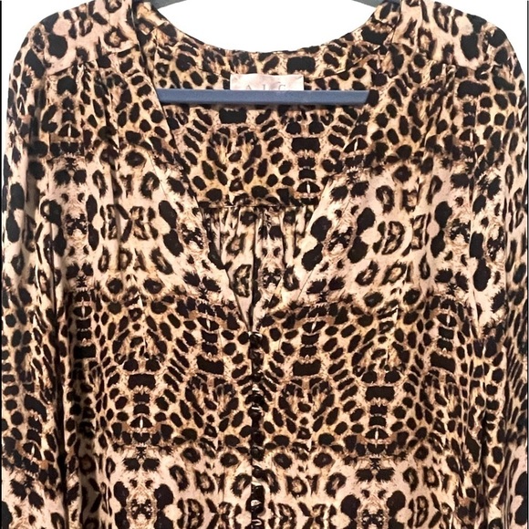 A.L.C. Daisy 100% Silk Animal Print Dress Small Long Sleeve V-Neck Loepard - Picture 11 of 15